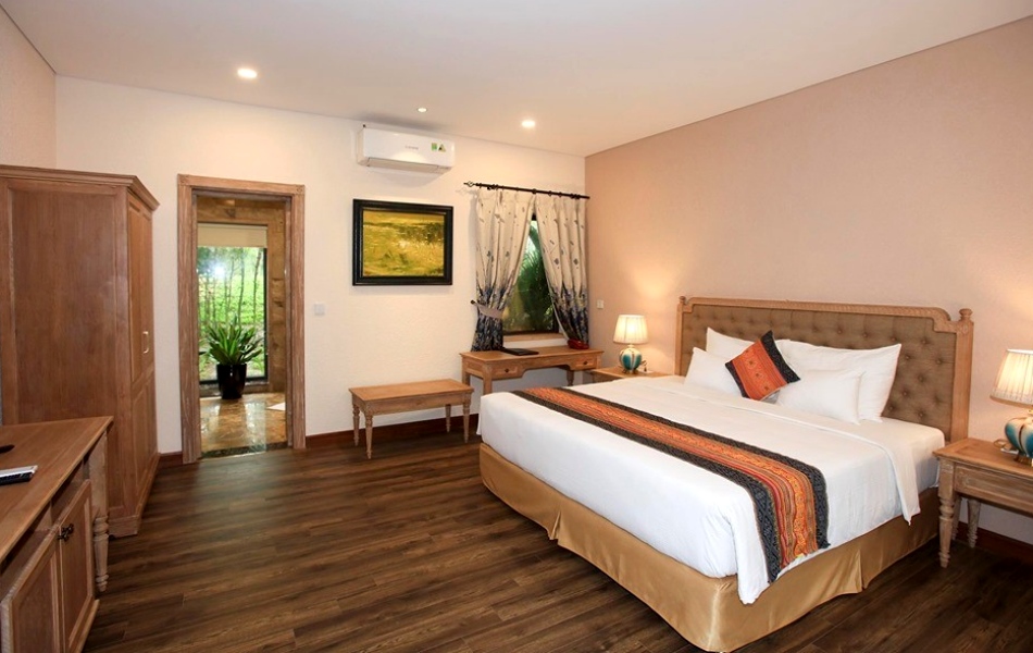 Phòng ngủ căn Grand Suite tại Serena Resort Hòa Bình